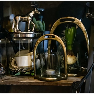 Stigbygel ljuslykta glas antik mässing